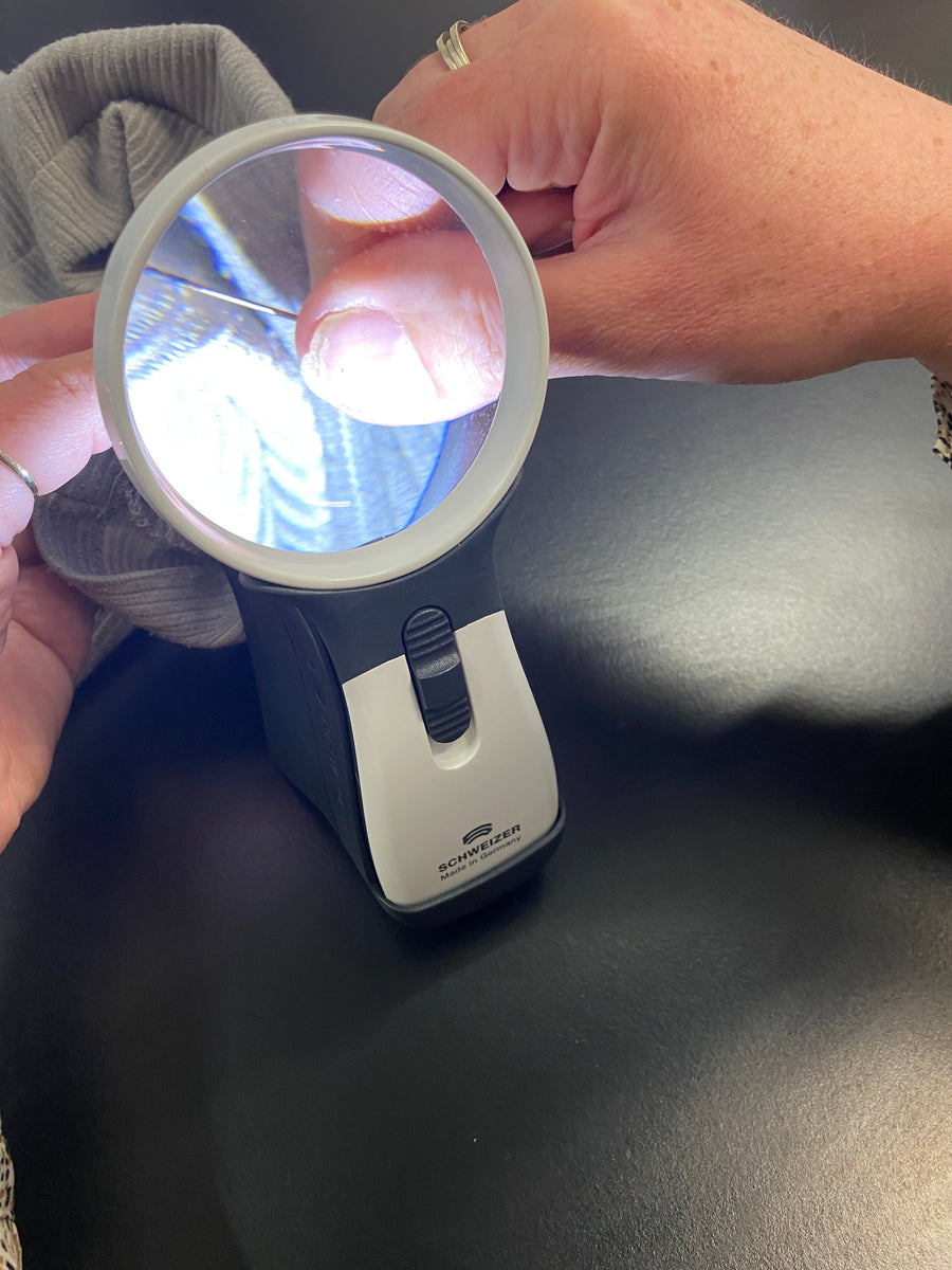 Quantum Magnifiers Base for ERGO-Lux hand held magnifiers – Quantum Reading Learning Vision
